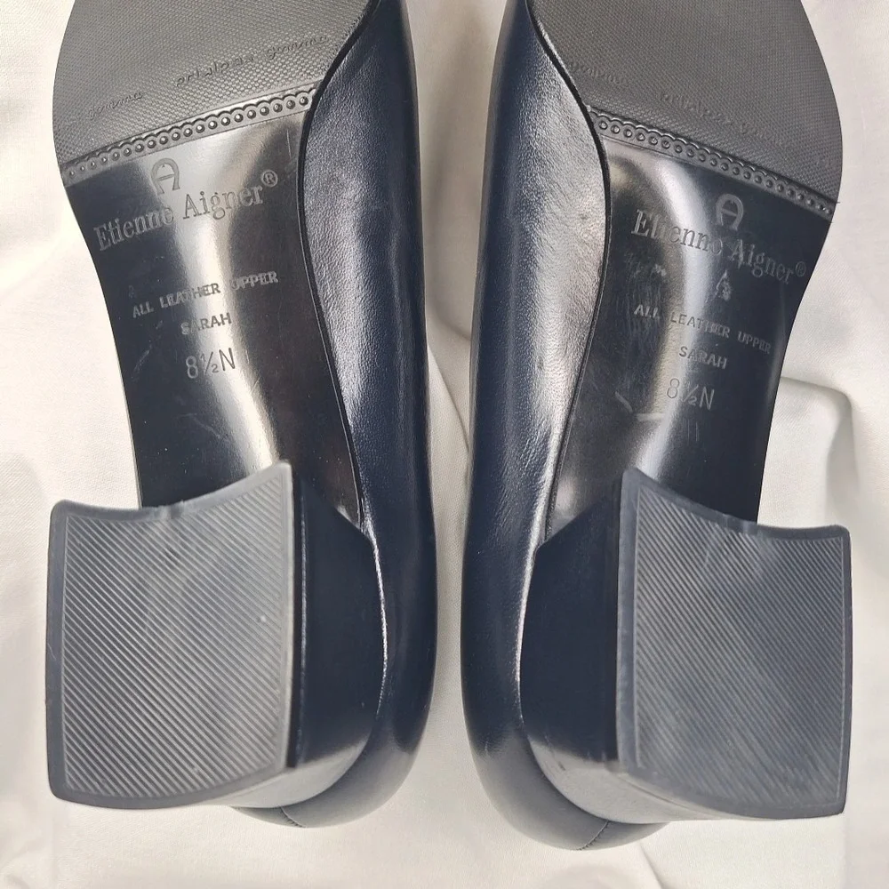 NOS Etienne Aigner 8.5 N Navy Blue Leather Sarah Pumps Block Heel Shoes Logo NEW